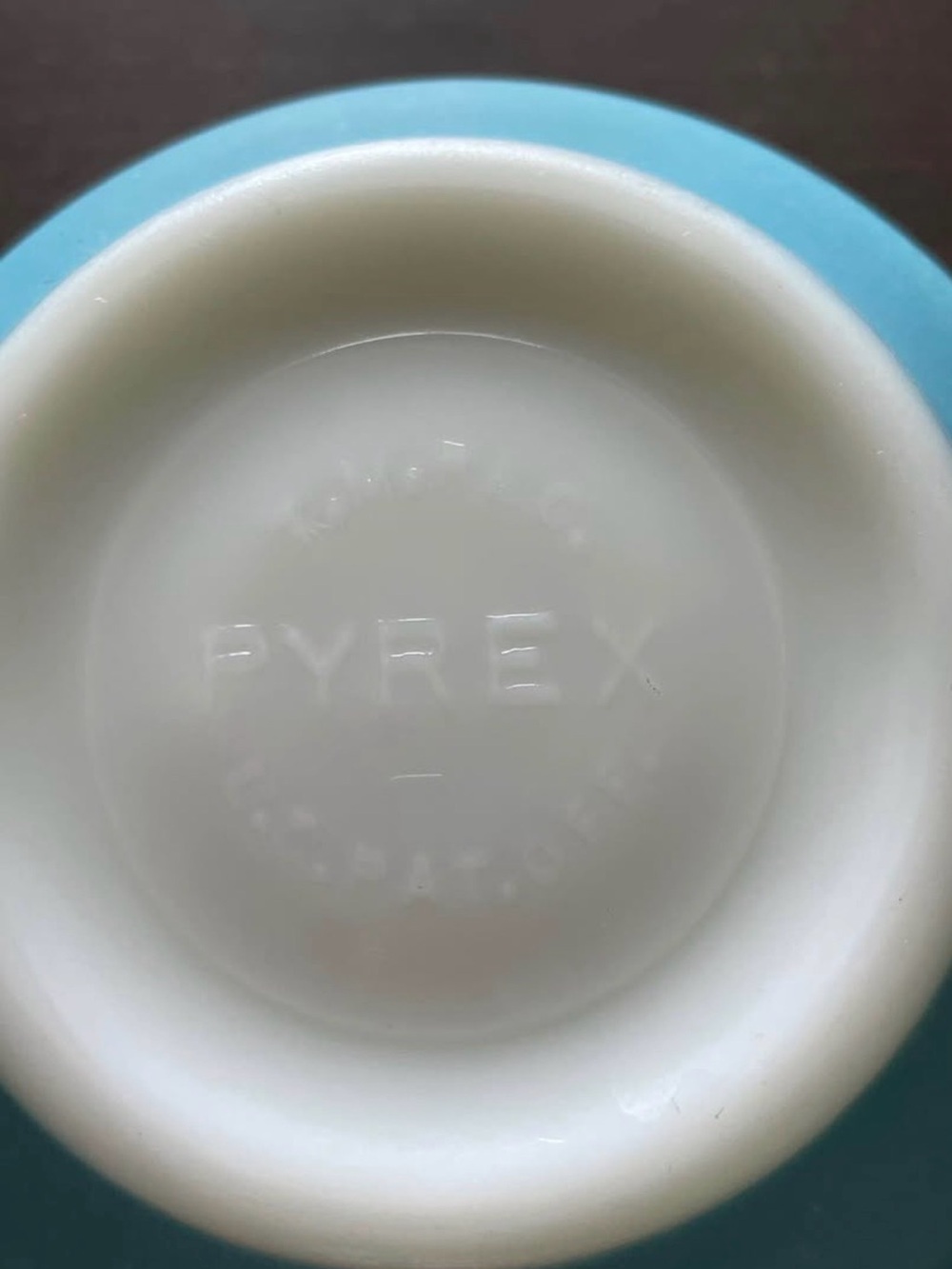 Vintage 1940s Pyrex bowl